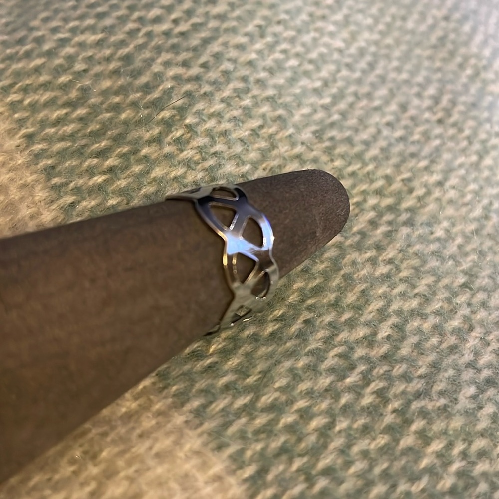 Triangle Cutout NWOT Silver Tone Toe Ring